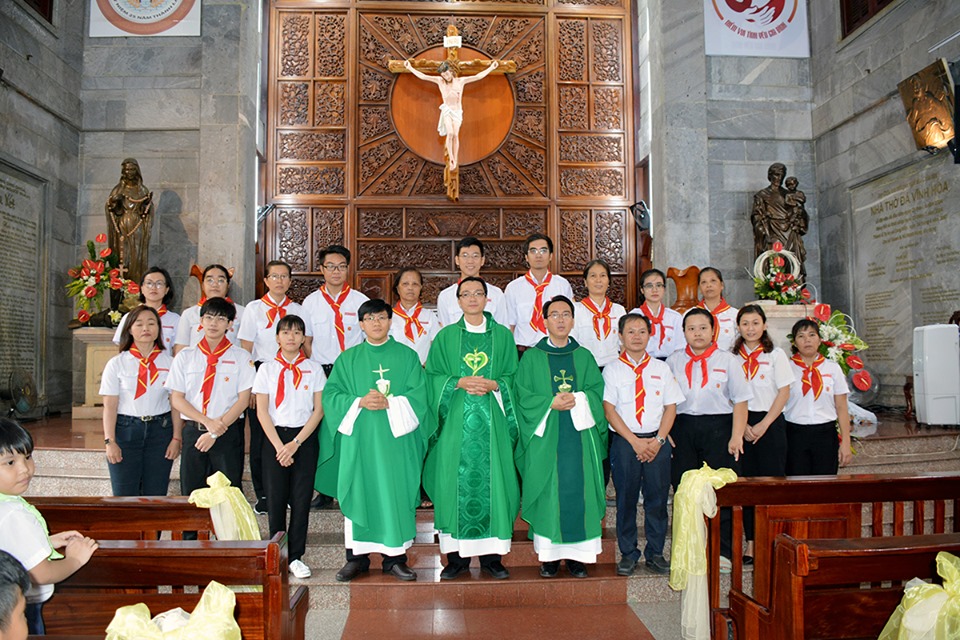 Gx. Vĩnh Hòa - Tân linh mục Giuse Nguyễn Hữu Phước dâng lễ Tạ ơn