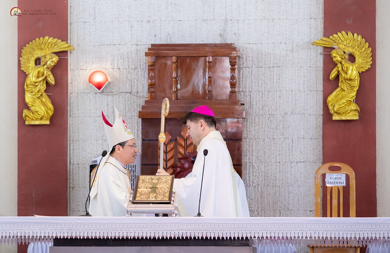 Thánh lễ nhận sứ vụ Giám mục chính tòa Phan Thiết của Đức cha Giuse Đỗ Mạnh Hùng