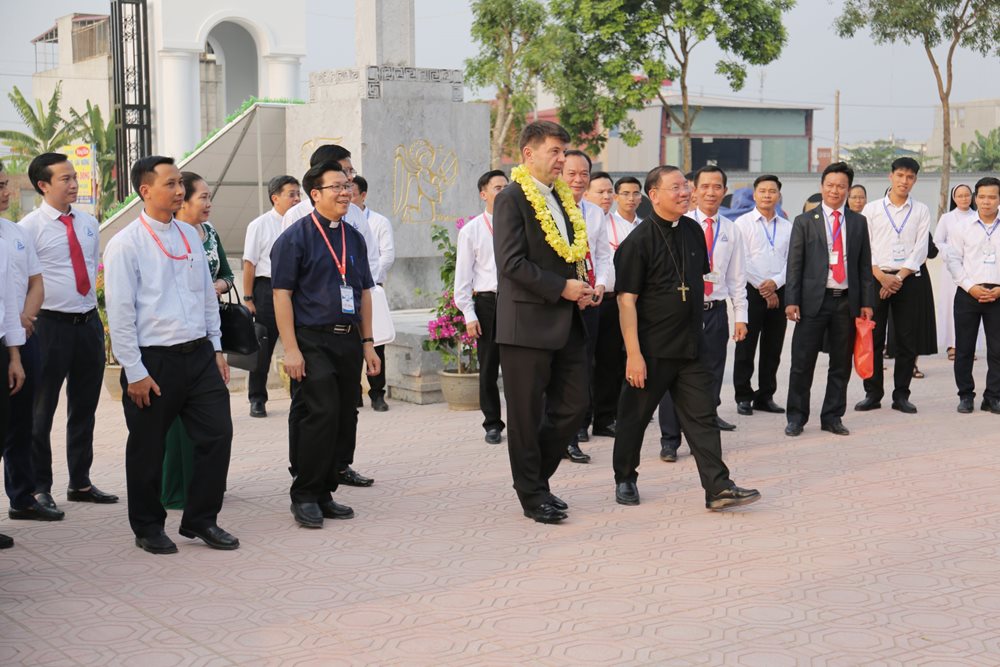 Giáo phận Hải Phòng hân hoan đón tiếp Hội đồng Giám mục Việt Nam đến tham dự Đại hội XIV