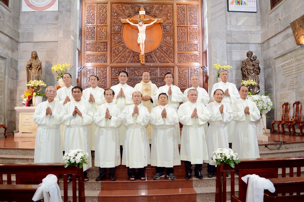 Ban Thừa Tác viên - Mừng Lễ Kính Mình Máu Chúa Kitô bổn mạng ngày 19-6-2022