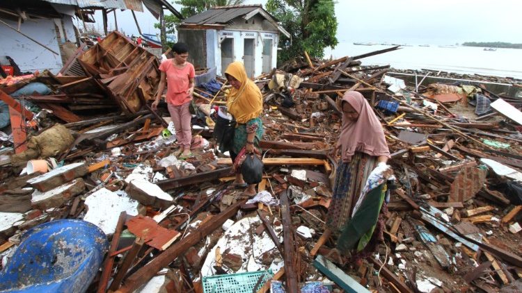Giáo hội chung tay hỗ trợ nạn nhân sóng thần Indonesia