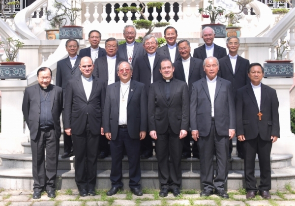 Phái đoàn Bộ Ngoại Giao của Tòa Thánh thăm Tổng Giáo Phận Sàigòn