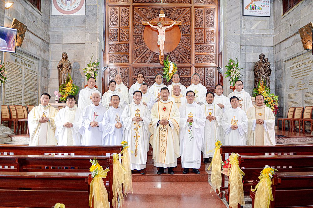 Gx. Vĩnh Hòa - Tân linh mục Đaminh Lê Công Nguyên dâng lễ tạ ơn ngày 25-6-2022